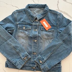 Kendra distressed women’s denim jacket. NWT.  Size small